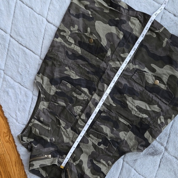 Love Tree Camouflage Button Down Vest, Women's Size Medium, Great Condition - Picture 3 of 8